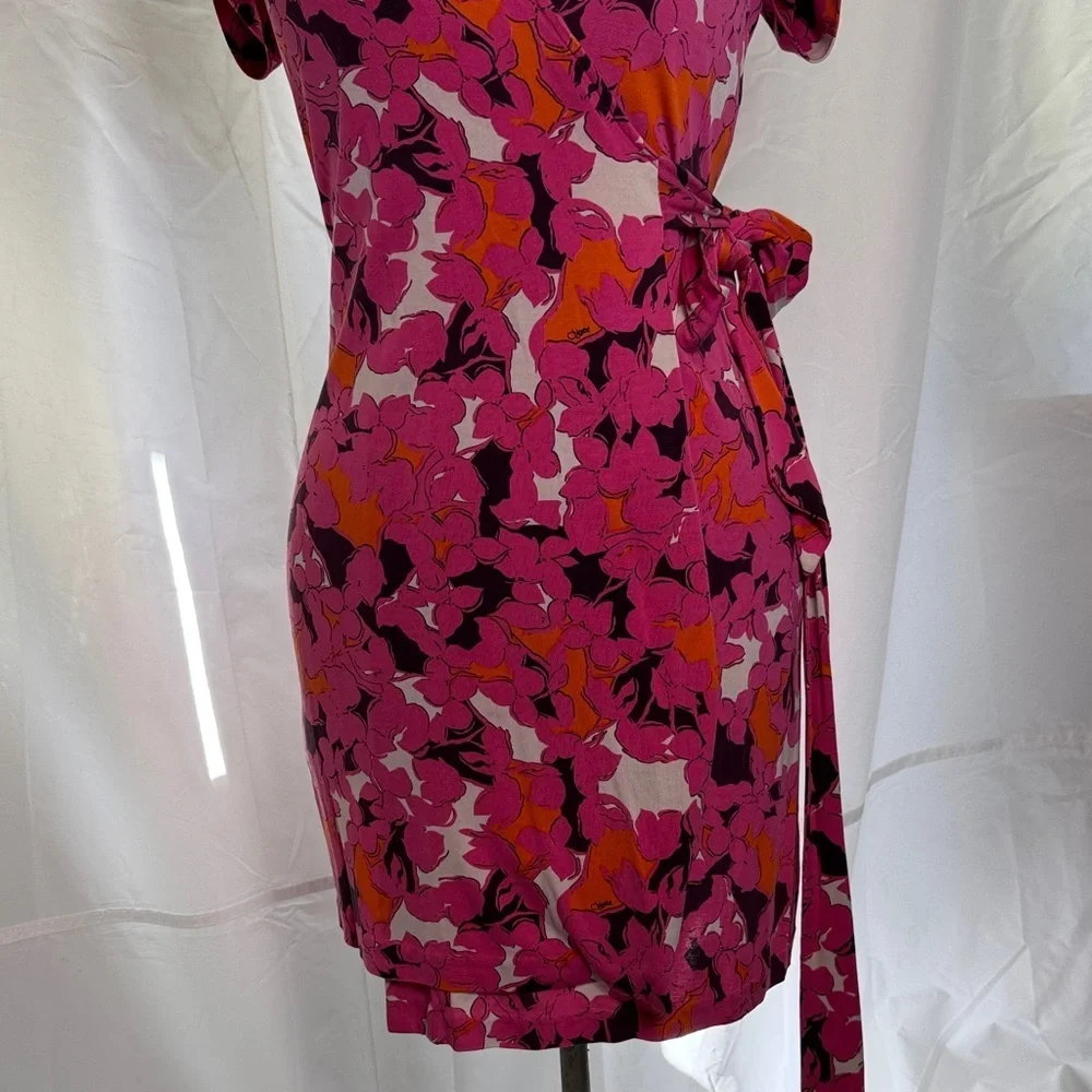 Diane Von Furstenberg CollaredShort Sleeved Floral Wrap Dress in Pink and Purple - Picture 3 of 13